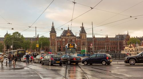 Ambitieus Amsterdam doet brandstofauto’s in de ban