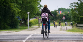 op de fiets naar school