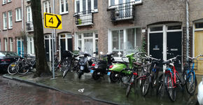 Scooters op oprit