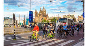 De Omgevingswet gaat over het gebruik van de fysieke leefomgeving, zoals hier in Amsterdam.