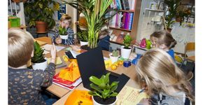 De school als natuurlijke leeromgeving of intensieve kindhouderij?